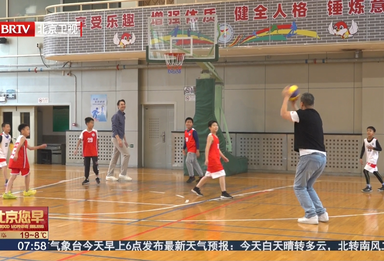 中国篮球名宿走进奋斗小学 “班超”联赛火热开幕