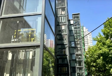 谁来为50位老人的电梯“让路”
