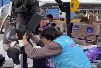 北京亦庄机器人半马开跑倒计时！凌晨五点半机器人运动员们陆续进场