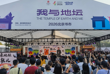 于谦《玩儿》地坛见面会现场火爆，小伙早早来排队：光看书名就被吸引！