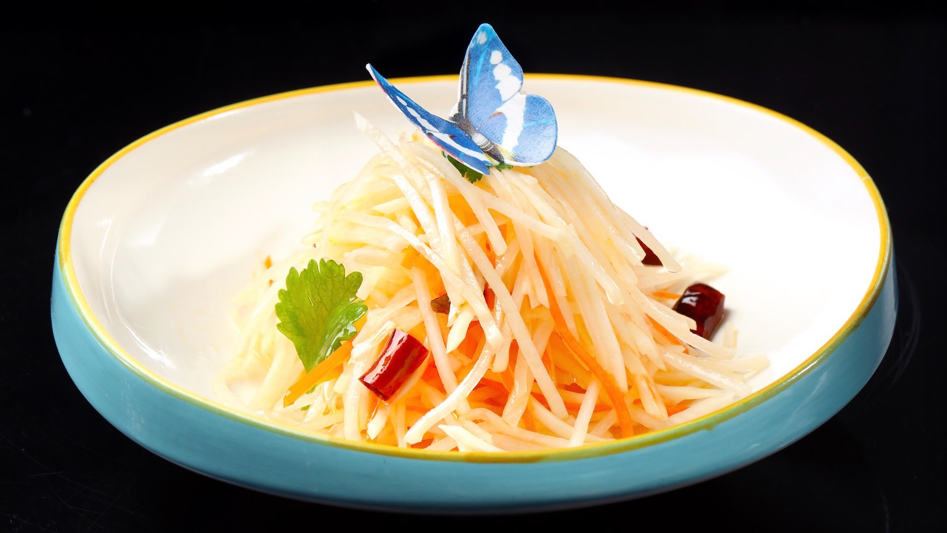 寻味新疆|胡麻油拌恰玛古,每一口都是时间的味道!