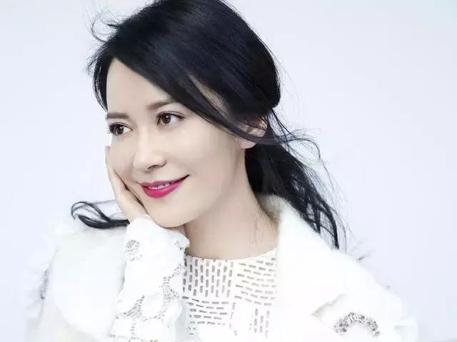 北电校花杨幂郑爽都成流量女王,作为同学的她