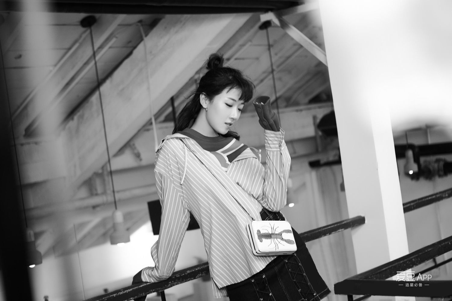 [消息]菅纫姿短发写真曝光 黑白映衬下帅气灵动