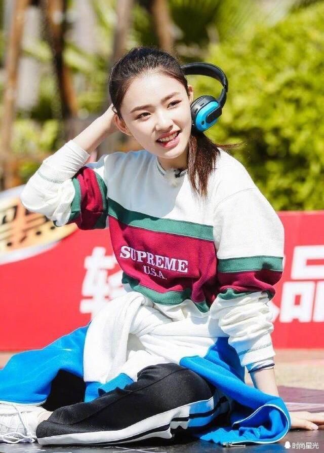 周星驰为何连续3部电影都重用仅22岁的她?原