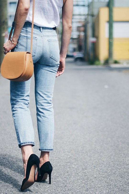 看看这些马鞍包的街拍造型