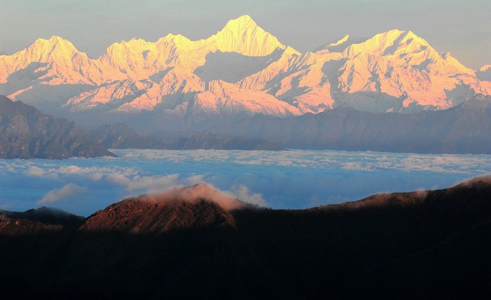 四川最高的山峰,也是世界上相对高差最大的山,被称蜀山之王