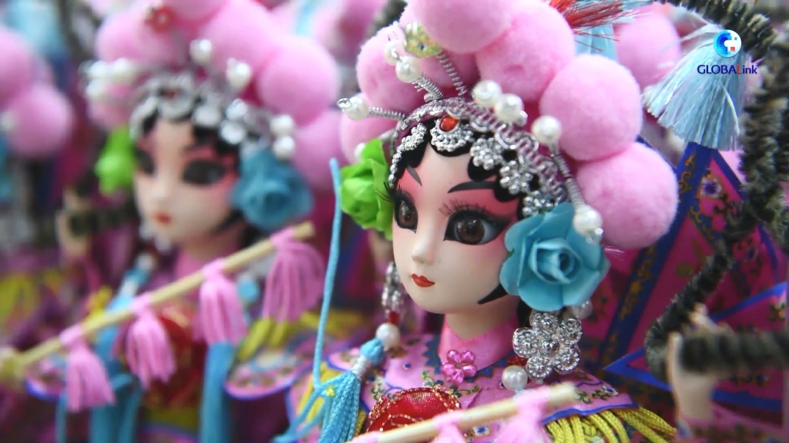 让世界了解“非遗”!神气活现的中国“芭比娃娃”成冬残奥会礼品 让世界了解“非遗”!神气活现的中国“芭比娃娃”成冬残奥会礼品