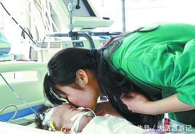 8个月宝宝高烧不退,检查后,宝妈怒斥保姆:有你