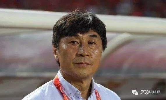 中国足球连出两大神招效仿齐达内,欲靠玄学重