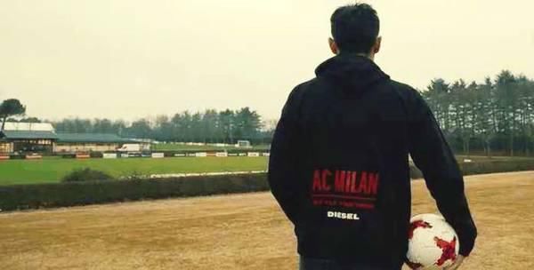 宁泽涛竟跟AC米兰球员一块颠球:被中国游泳耽