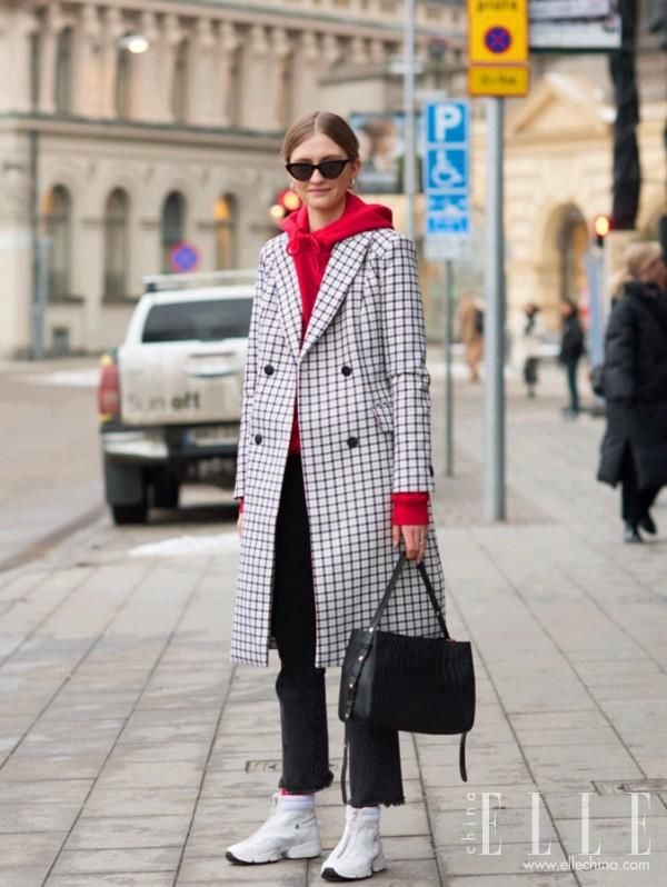 为什么这个冬天穿大衣羽绒都要配卫衣?