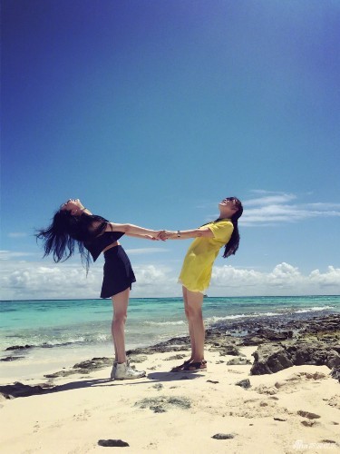 组图:张馨予马尔代夫度假 沐浴日光秀修长美腿