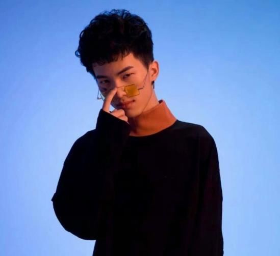 手游吃鸡第一人终露脸,LOL小智何时才现真容