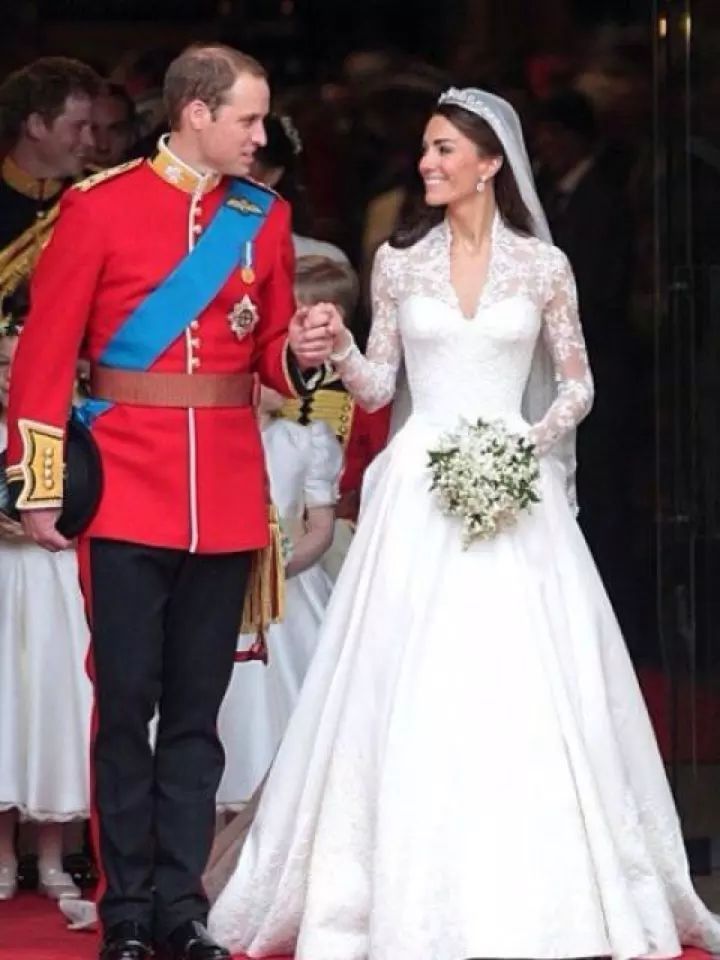 景甜在礼服里面穿秋裤?冬季新娘该怎样才能又