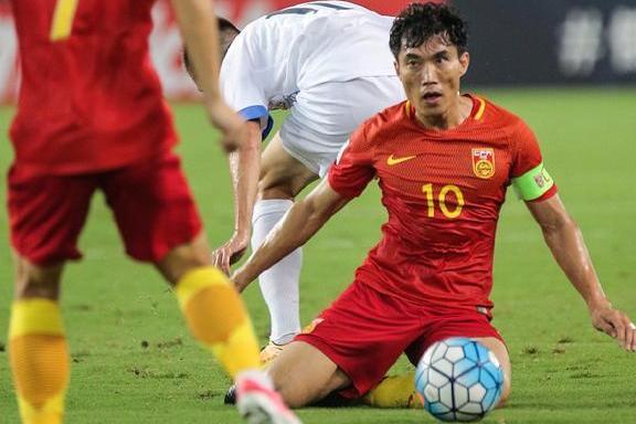 榨干老将,不用新人!里皮不如高洪波,为自身利益