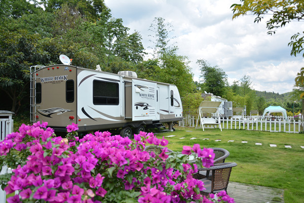 黄果树房车营地一角