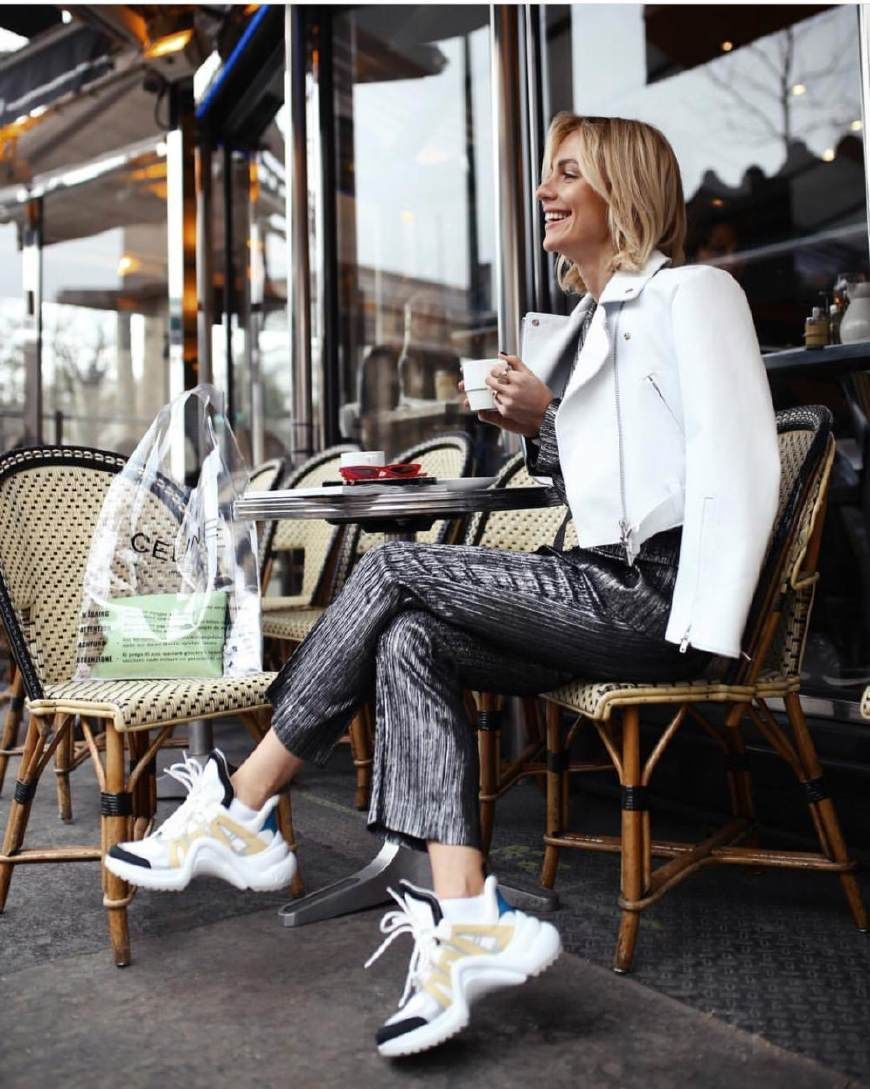 今年这样的塑料袋包包竟然席卷了时尚圈,越来