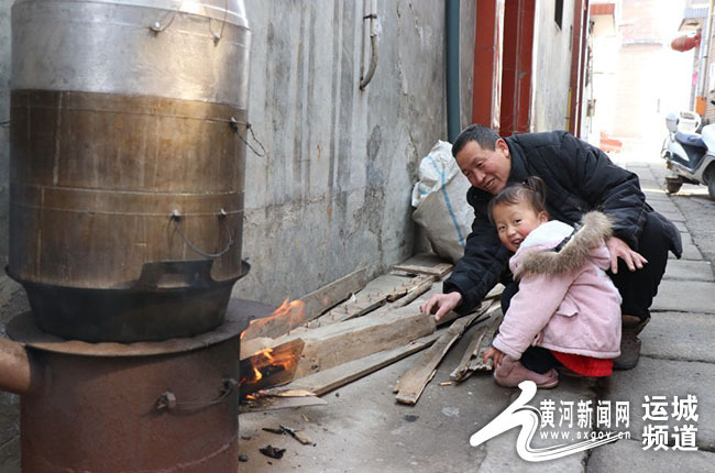 【新春走基层】闻喜西城社区居民蒸扣肉 左邻