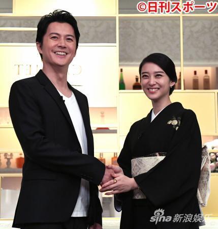 福山雅治探班《黑色皮革手册》 对武井咲赞不绝口