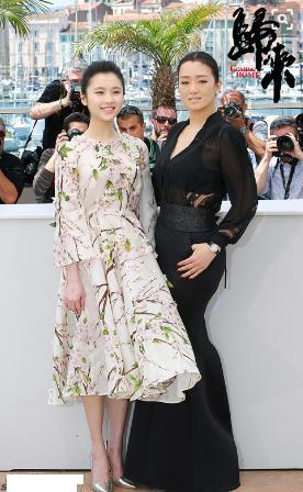 别只盯着女星,男明星也有小心思,蔡徐坤拍合照