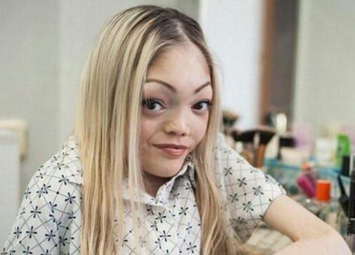 她先天畸形长相奇丑无比,一手化渣术出神入化,还让她走上了人生巅峰!