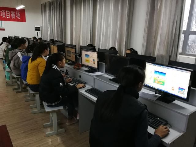湄潭中职校举行全国计算机信息高新技术考试