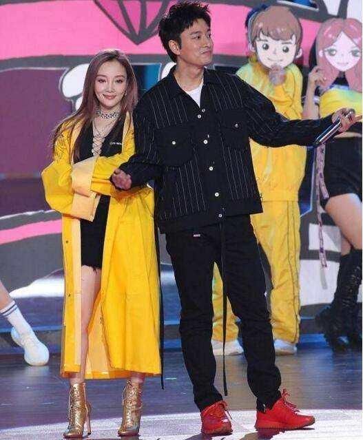 李小璐夜宿事件曝光后,贾乃亮过得如何?这些照