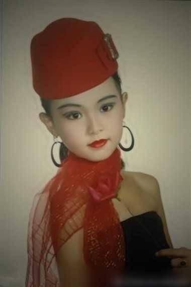 女神童年啥样?杨幂郑爽美人胚子,9成以上的人