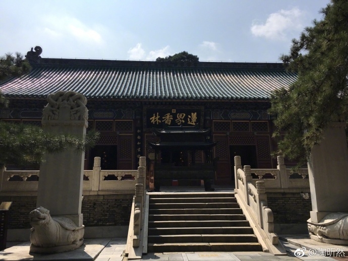 回忆杀!"安陵容"陶昕然重返《甄嬛传》拍摄地