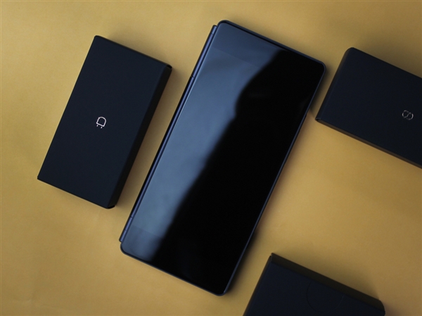 中兴AXON M图赏:搭载高通骁龙821处理器 提