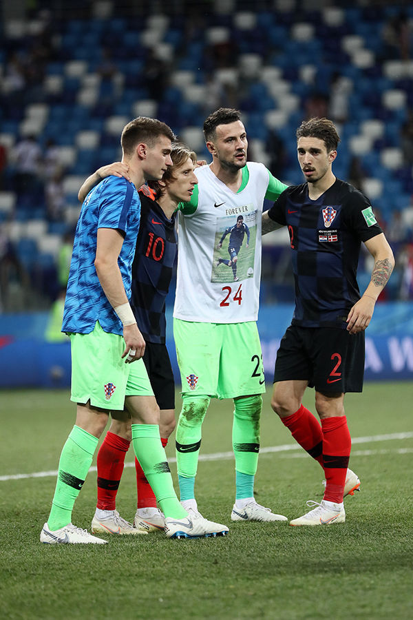 泪目!带着亡友走上世界杯 克罗地亚门将感人