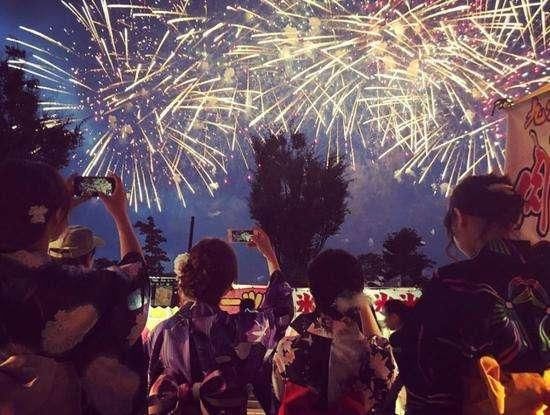 中国游客去日本旅游,坐公交时给老人让座,却遭