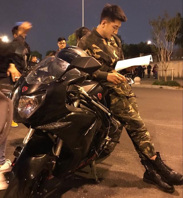 赵丽颖娱乐圈中迷弟们,一个帅过一个,你最期待