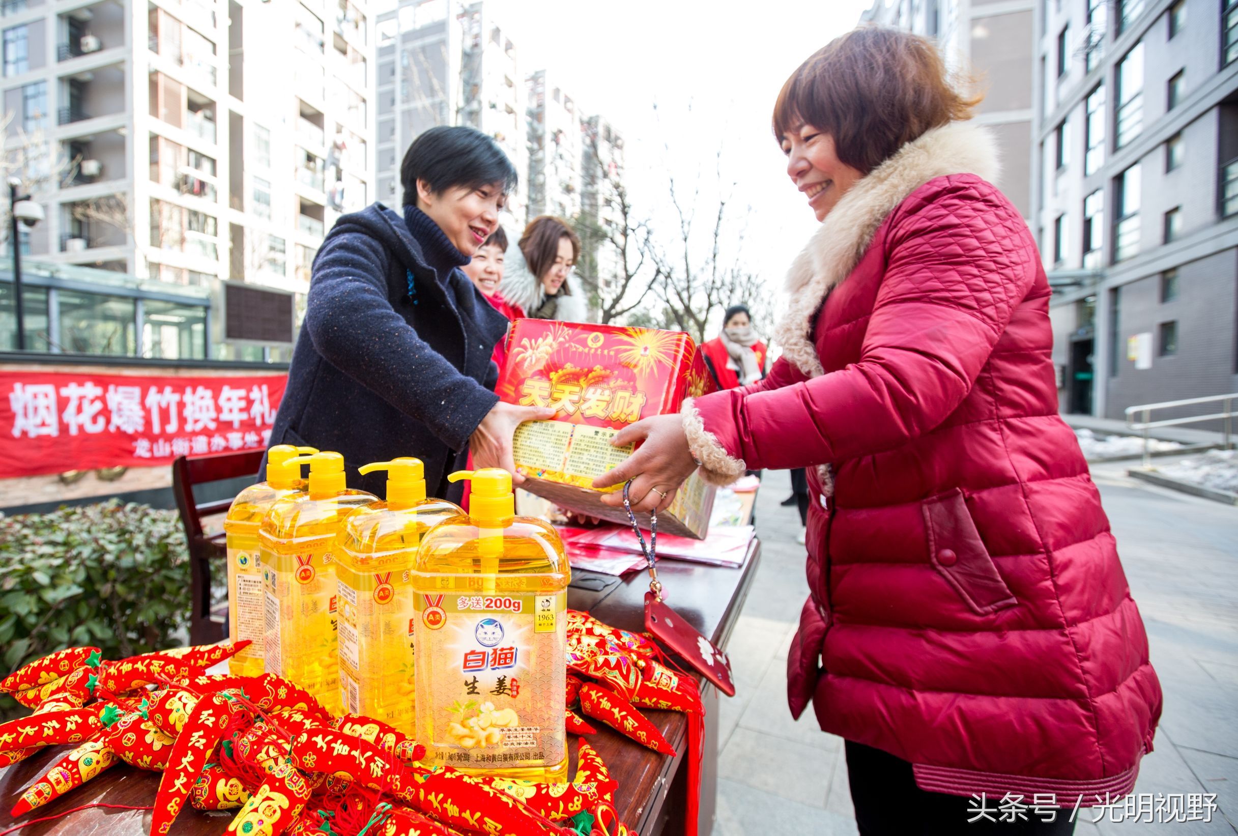 各省免费发放电子鞭炮,取代传统烟花爆竹,减少