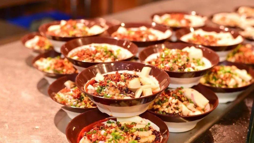 【美食】成都龙泉驿美食：洛带伤心凉粉