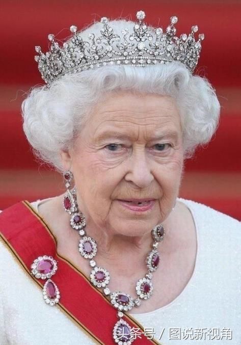 英国女王到底多爱珠宝王冠?9张实拍图告诉结果
