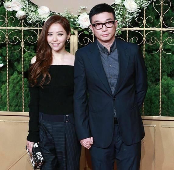 张靓颖冯轲分手原因曝光,遭网友怒斥:渣男!幸亏