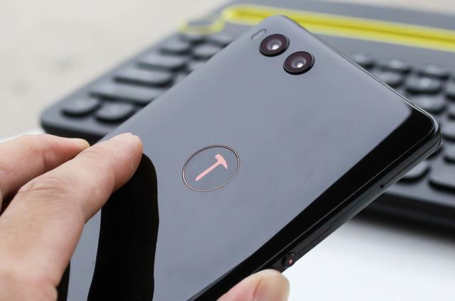 坚果R1深度体验,老罗没吹,的确尿裤子了!