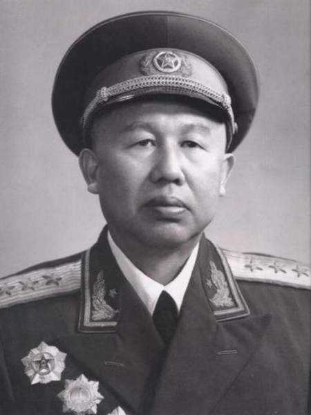 上将：
王平（1907—1998）湖北阳新县人
原名王惟允，参加红军后曾三度改名，刚参加红军时，连长是广东人，点名叫王平时常喊成“王翁翁”，所以改名为“王明”。延安时期，批判王明路线，又改名“王平”。1955年授衔为开国上将。来源：《中国共产党新闻网》