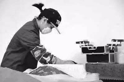 殡仪专业毕业的入殓师们:4000 月薪的另类职业