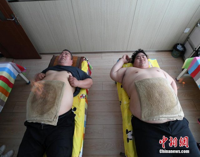 700 斤父子应聘因胖遭拒千里减肥 700 斤父子应聘因胖遭拒千里减肥