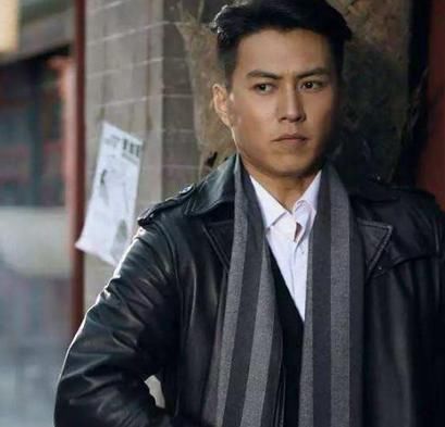 靳东演过的4部电视剧,除了《伪装者》,后三部