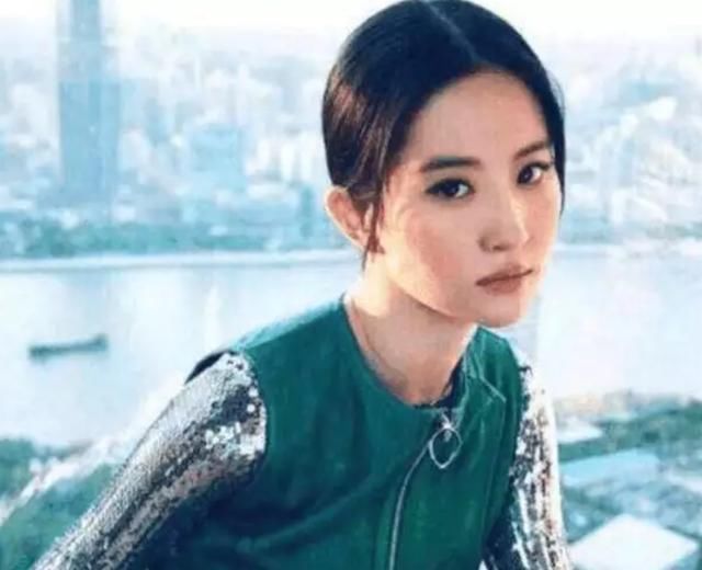 王思聪嘴馋说刘亦菲被干爹白玩十几年,刘亦菲