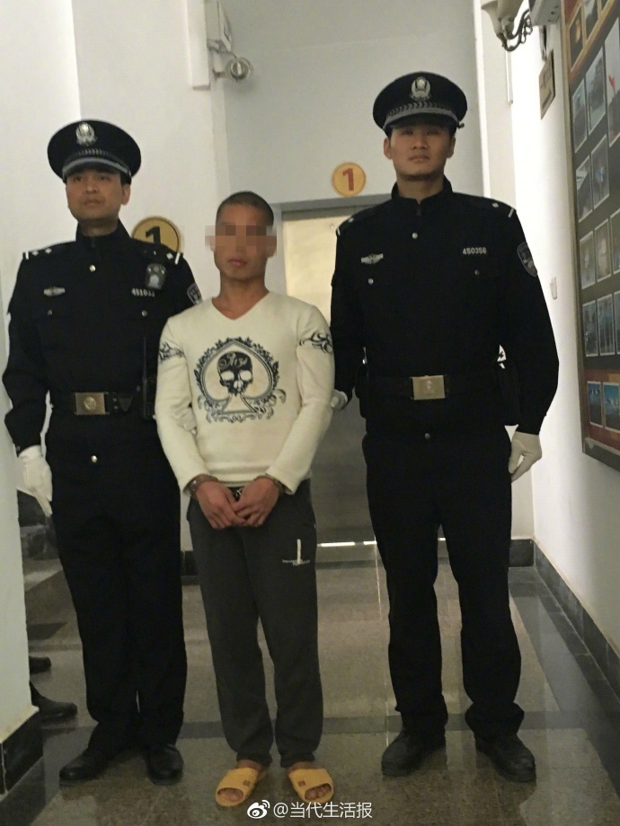 南宁女子骑电车被人飞踹案开庭 嫌犯否认抢劫