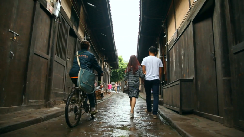 “共筑中国梦”作品展播《山路邮差》