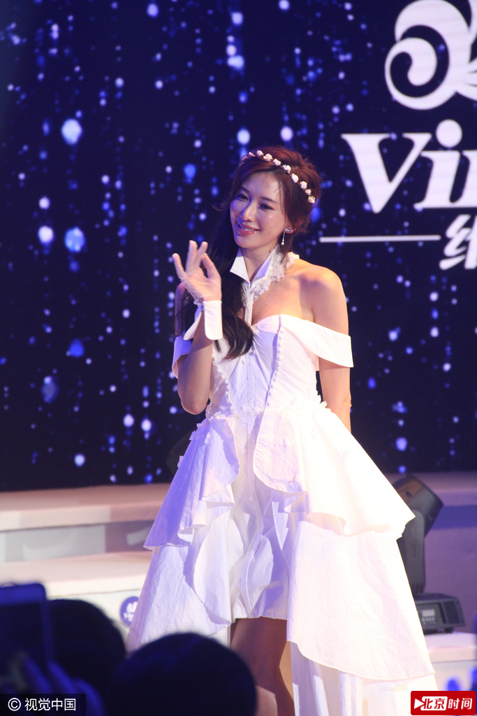 林志玲风波后现身甜美优雅 裸背美胸太吸睛 林志玲风波后现身甜美优雅 裸背美胸太吸睛