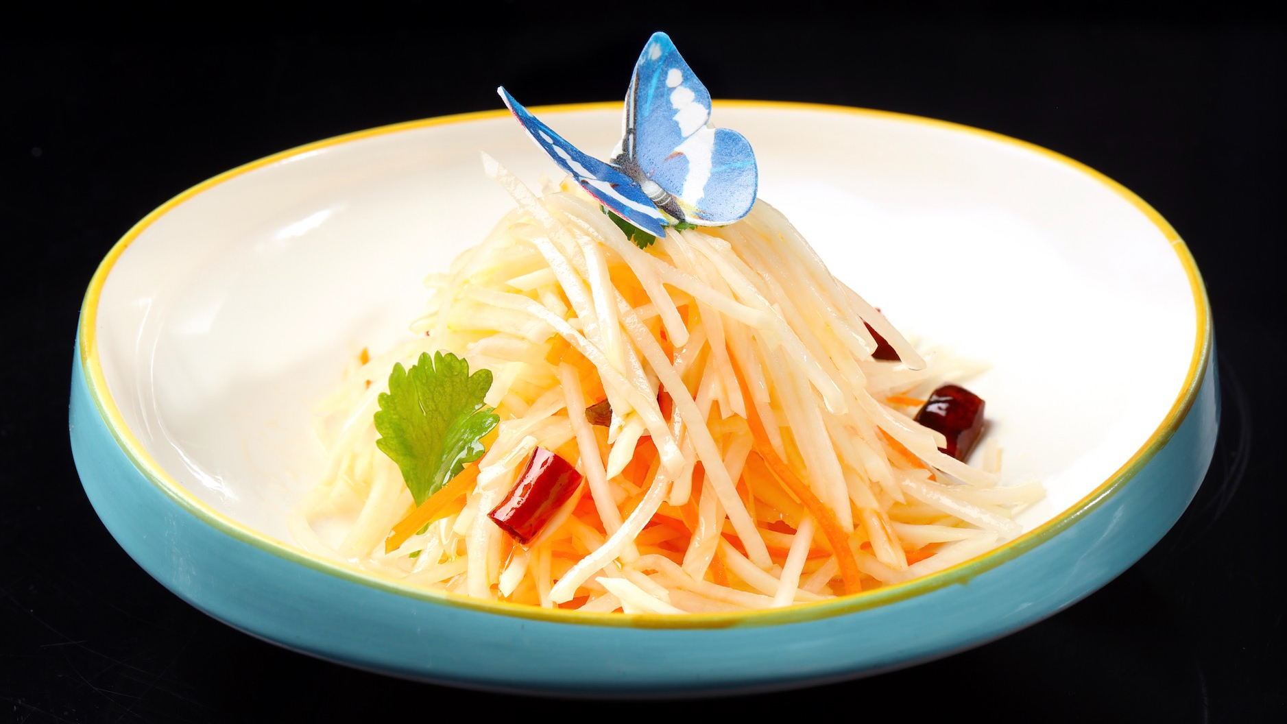 寻味新疆｜胡麻油拌恰玛古，每一口都是时间的味道！