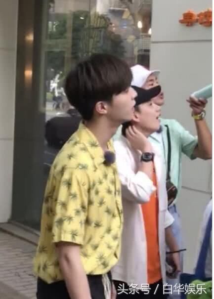 网友上海偶遇高秋梓拍综艺,身边还有陈立农作