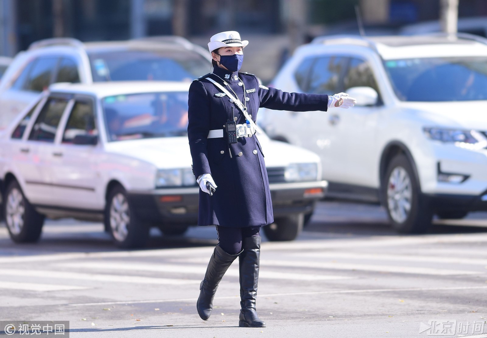 2017年11月04日,辽宁省沈阳市,沈阳女子特勤大队女交警换上冬装全新