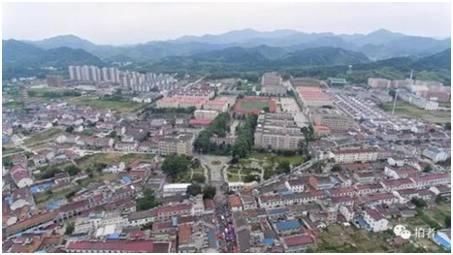 我国房价最高的小镇,直逼北上广,靠一所中学发